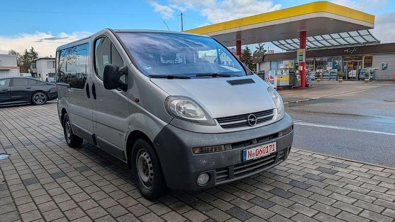Gebraucht Opel Vivaro 101 PS (74 kW) 2002 Silber Van / Kleinbus