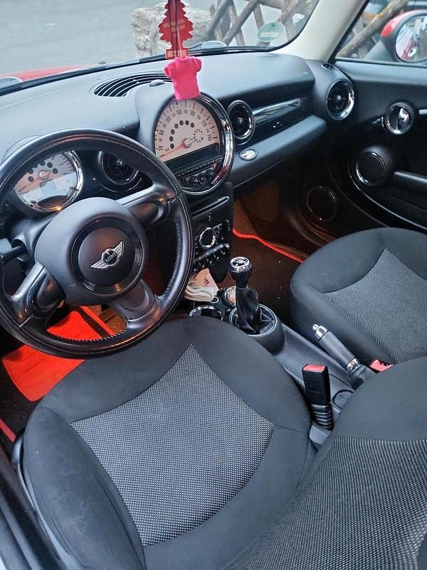 Gebraucht Mini Cooper 90 PS (66 kW) 2011 Rot Kleinwagen