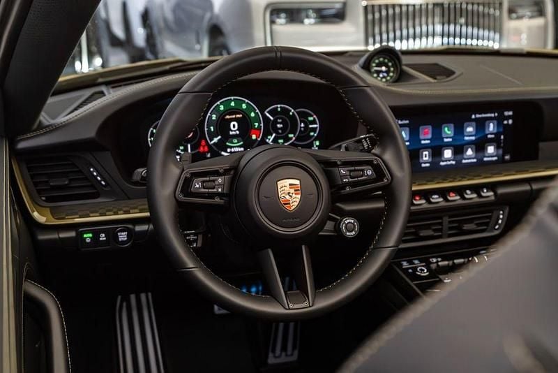 Neu Porsche 992 541 PS (397 kW) 2026 Grün Cabrio