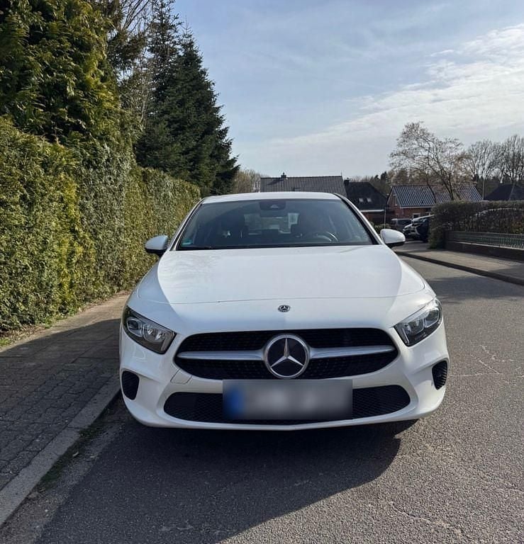 Gebraucht Mercedes A200 163 PS (119 kW) 2019 Weiß Limousine