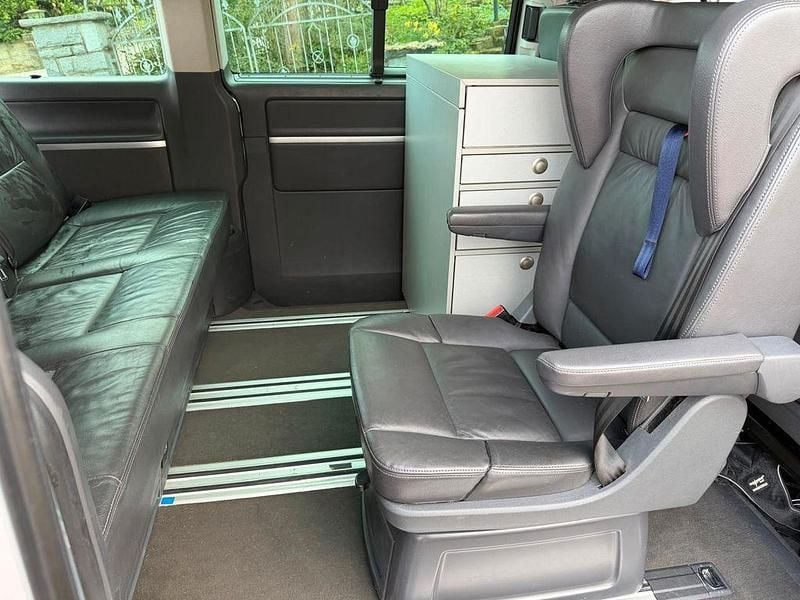 Second-hand VW Multivan Highline 174 CP (127 kW) 2007 Argintiu Monovolum