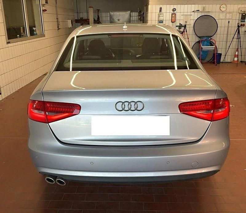 Gebraucht Audi A4 Attraction 150 PS (110 kW) 2015 Silber Limousine