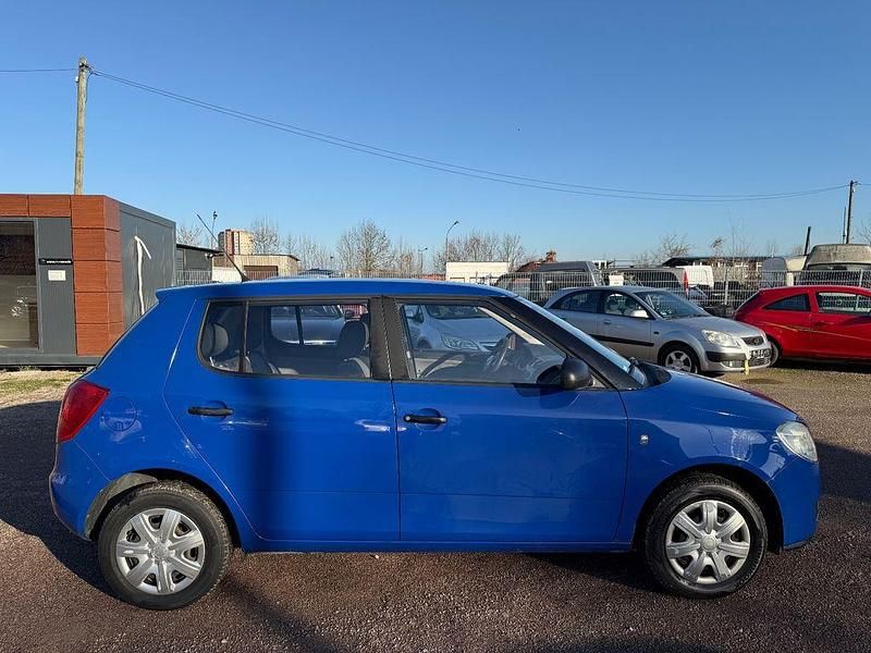 Gebraucht Skoda Fabia 60 PS (44 kW) 2010 Blau Limousine