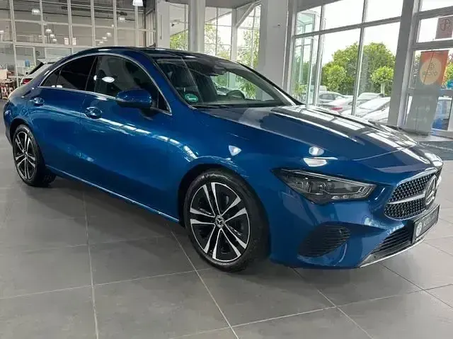 Gebraucht Mercedes CLA200 150 PS (110 kW) 2024 Blau Coupé