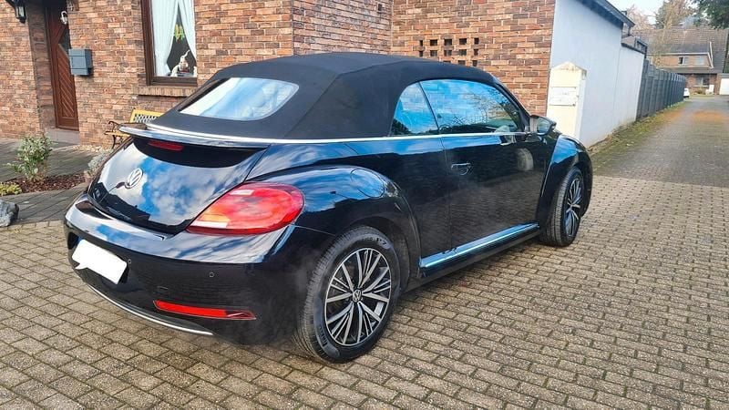 Gebraucht VW Beetle Cabriolet Sound 105 PS (77 kW) 2017 Blau Cabrio