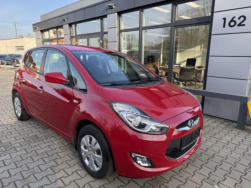Rot Gebraucht 2015 Hyundai ix20 Edition Kleinwagen | 7.990 € (Fairer Preis) - Bild 1/4