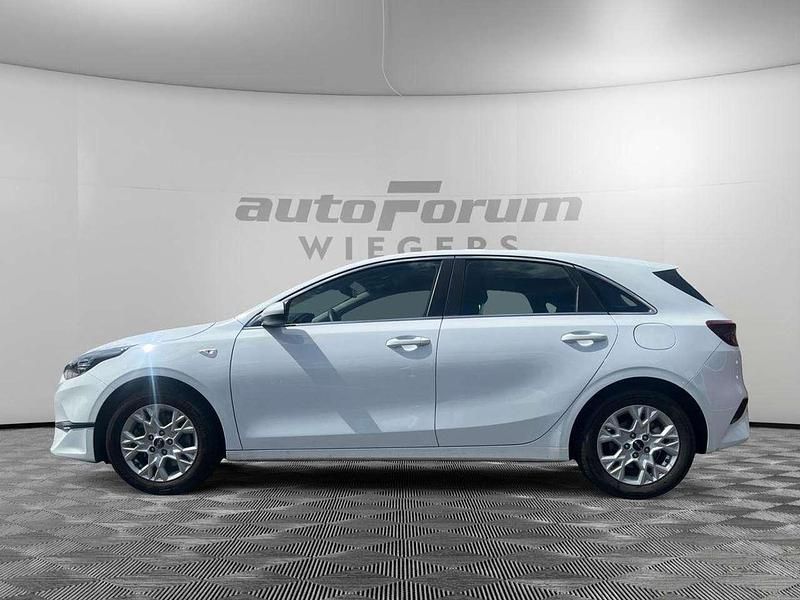 Gebraucht Kia Ceed Vision 101 PS (74 kW) 2024 (wd) cararraweiss Kleinwagen