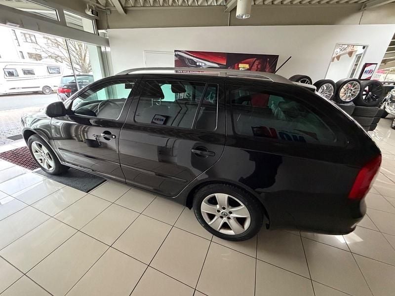 Gebraucht Skoda Octavia Elegance 105 PS (77 kW) 2012 Other Kombi