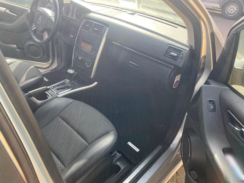 Gebraucht Mercedes B200 140 PS (102 kW) 2009 Silber Van / Kleinbus