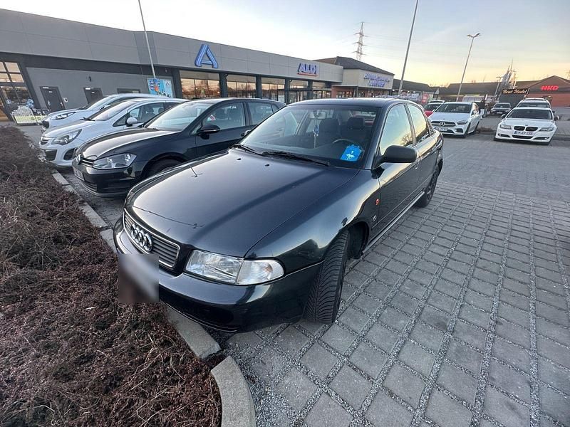 Second-hand Audi A4 125 CP (91 kW) 1994 Negru Berlinǎ