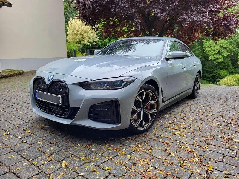 Grau Gebraucht 2023 BMW i4 M Sport Limousine | 48.100 € (Etwas zu teuer) - Bild 1/4