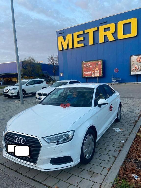 Gebraucht Audi A3 116 PS (85 kW) 2019 Weiß Limousine