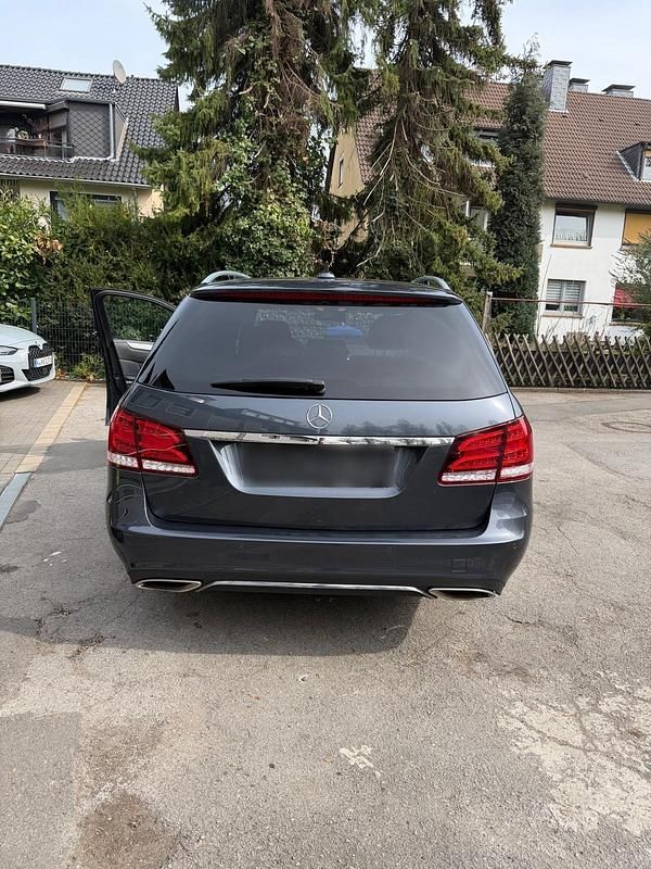 Gebraucht Mercedes E250 Avantgarde 204 PS (150 kW) 2015 Grau Kombi