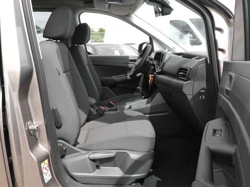 Gebraucht VW Caddy Basis 122 PS (89 kW) 2024 Mojave beige metallic Van / Kleinbus