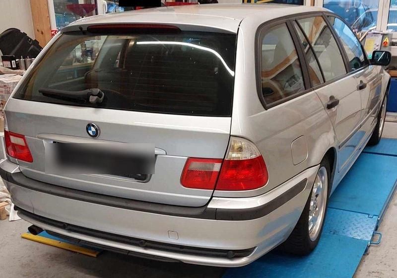 Gebraucht BMW 318 143 PS (105 kW) 2004 Silber Kombi