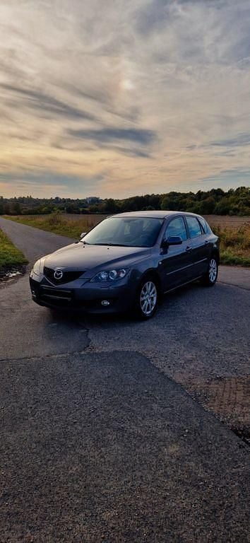 Grau Gebraucht 2008 Mazda 3 Active Limousine | 2.000 € (Superpreis) - Bild 1/4