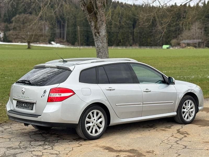 Gebraucht Renault Laguna III Dynamique 140 PS (102 kW) 2008 Silber Limousine