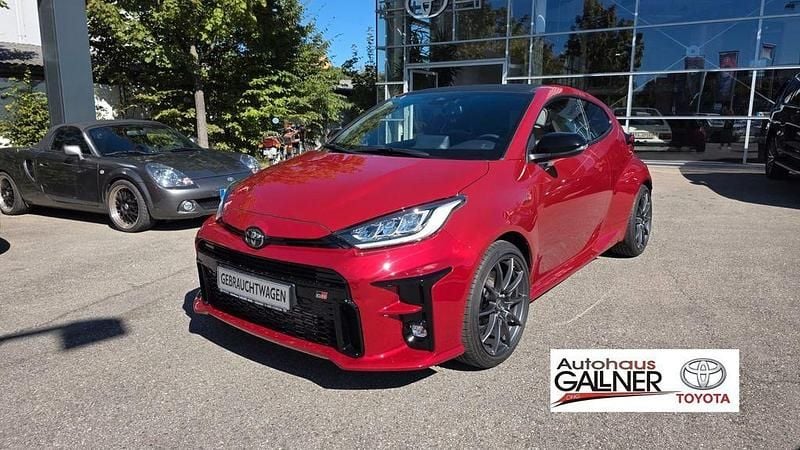 Rot Gebraucht 2022 Toyota Yaris | 31.800 € (Guter Preis) - Bild 1/4