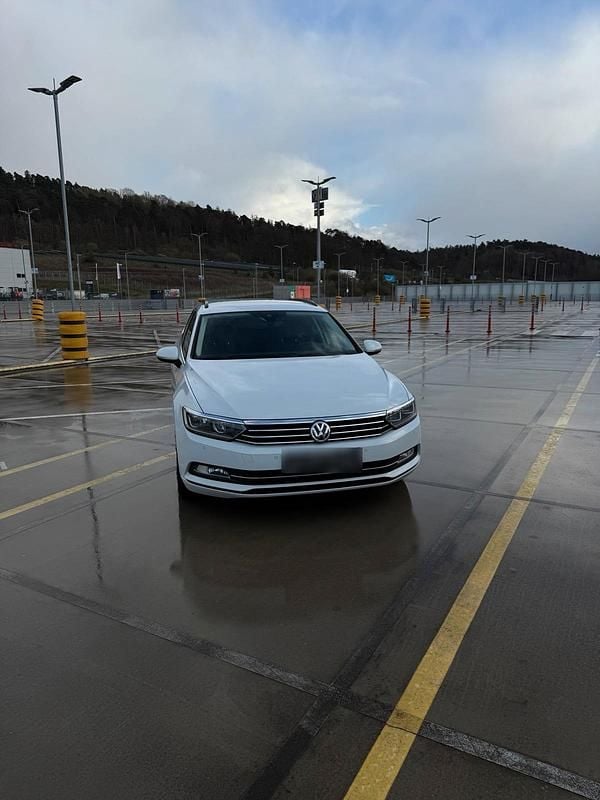 Gebraucht VW Passat 120 PS (88 kW) 2015 Weiß Kombi