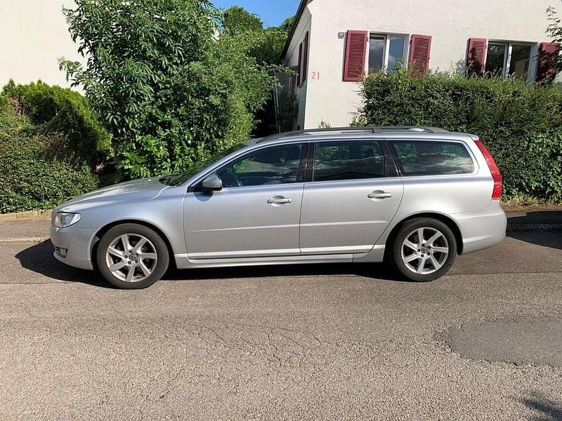 Silber Gebraucht 2016 Volvo V70 Linje Svart Kombi | 10.200 € (Guter Preis) - Bild 1/4