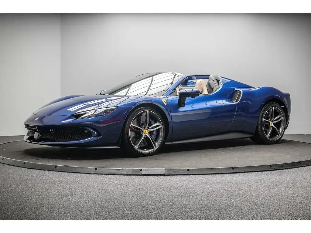 Gebraucht Ferrari 296 830 PS (610 kW) 2023 Blau Cabrio