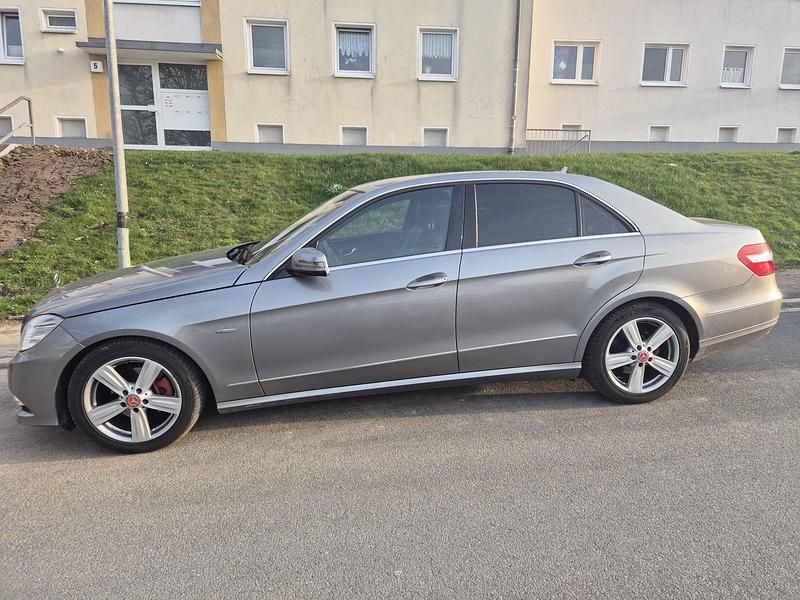 Gebraucht Mercedes E200 136 PS (100 kW) 2012 Grau Limousine
