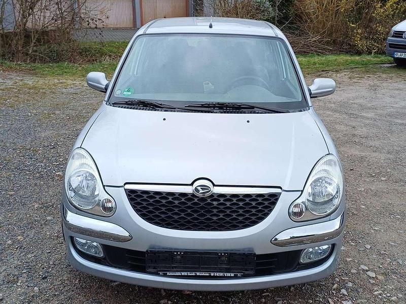 Gebraucht Daihatsu Sirion Plus 58 PS (42 kW) 2004 Silber Kleinwagen