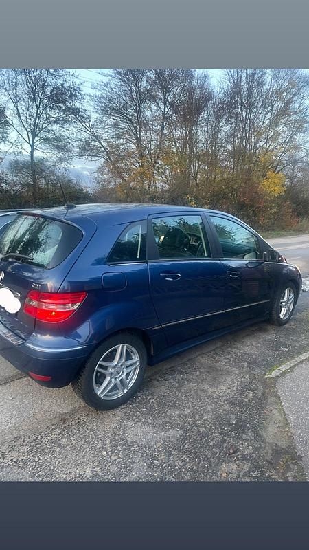 Gebraucht Mercedes B180 109 PS (80 kW) 2010 Blau Van / Kleinbus