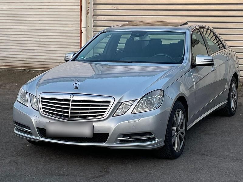 Gebraucht Mercedes E220 170 PS (125 kW) 2012 Grau Limousine