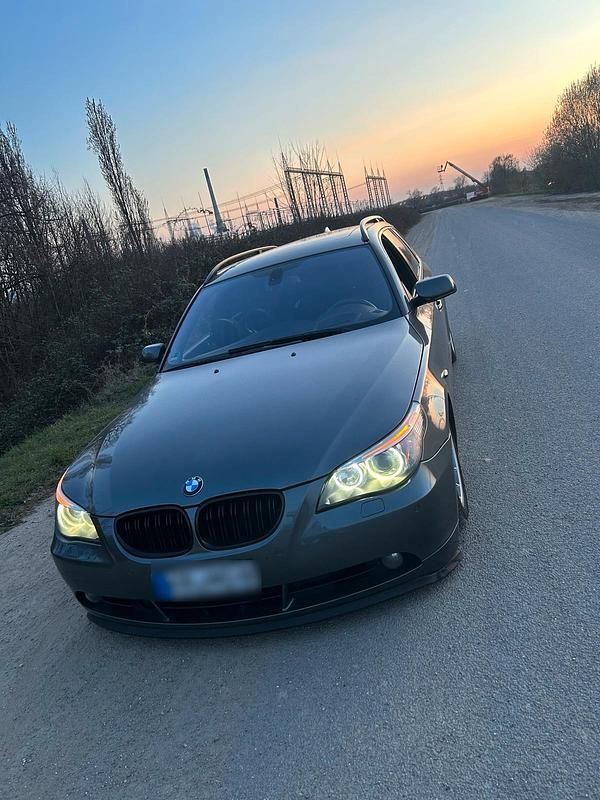 Gebraucht BMW 550 367 PS (269 kW) 2005 Grau Kombi