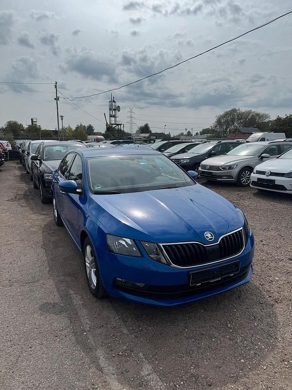 Blau Gebraucht 2019 Skoda Octavia Limousine | 12.999 € (Guter Preis) - Bild 1/4