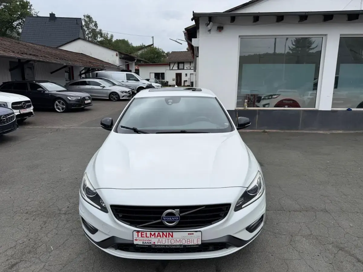 Gebraucht Volvo S60 Momentum 224 PS (164 kW) 2016 Crystal white Limousine