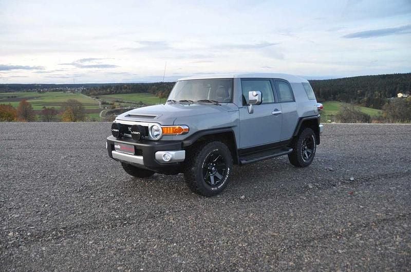 Schwarz Gebraucht 2022 Toyota FJ Cruiser SUV | 63.220 € - Bild 1/4