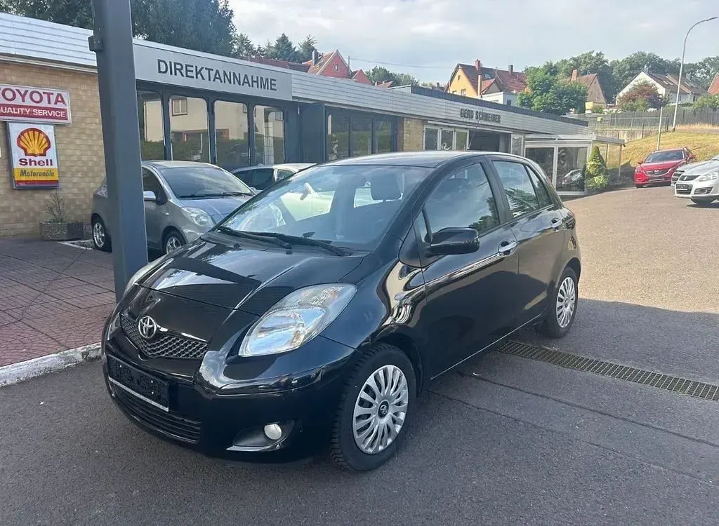 Gebraucht Toyota Yaris 69 PS (50 kW) 2010 Schwarz Kleinwagen