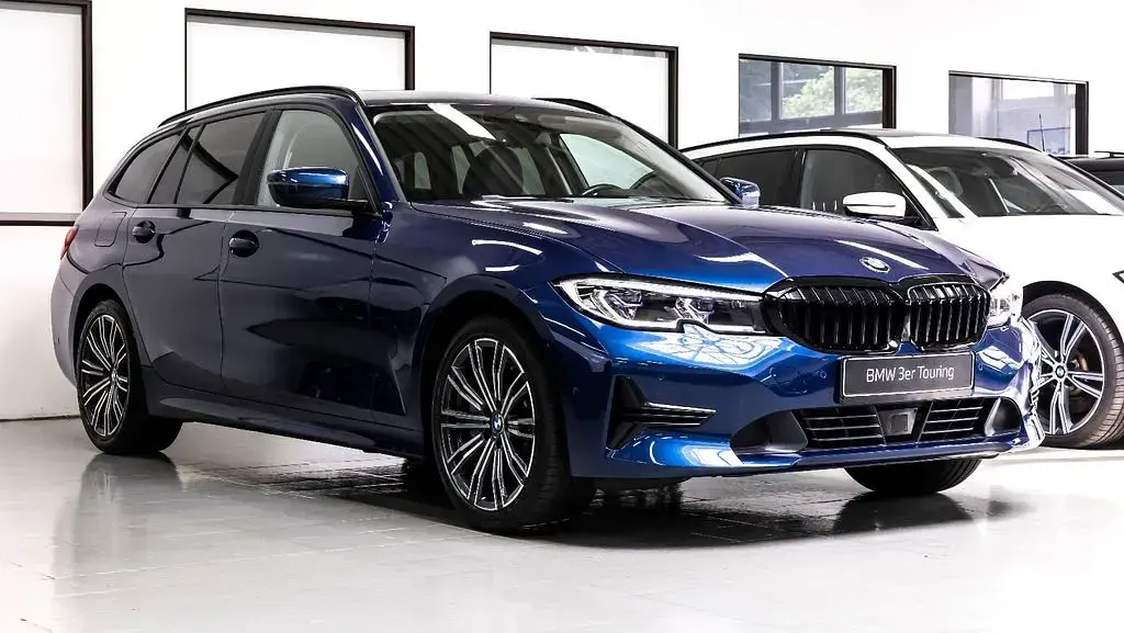 Gebraucht BMW 330 Sport Line 286 PS (210 kW) 2022 Blau Limousine