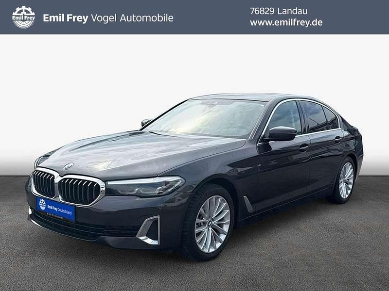 Sophistograu brillanteffekt me Gebraucht 2023 BMW 520 Luxury Line Limousine | 35.890 € (Etwas zu teuer) - Bild 1/3