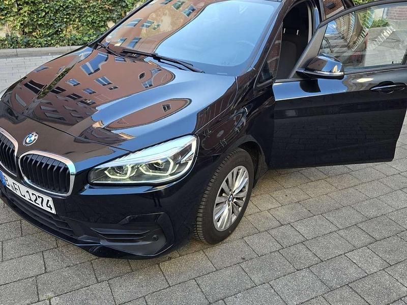 Schwarz Gebraucht 2019 BMW 218 Advantage Van / Kleinbus | 20.000 € (Etwas zu teuer) - Bild 1/4