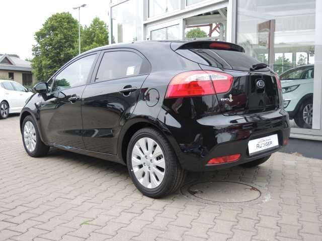 Gebraucht Kia Rio FIFA World Cup Edition 109 PS (80 kW) 2014 Schwarz metallic Kleinwagen