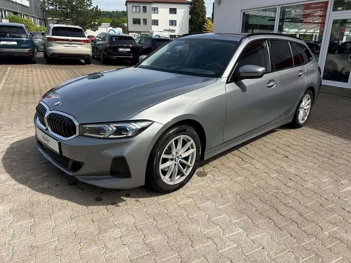 Gebraucht BMW 318 156 PS (114 kW) 2024 Grau Kombi