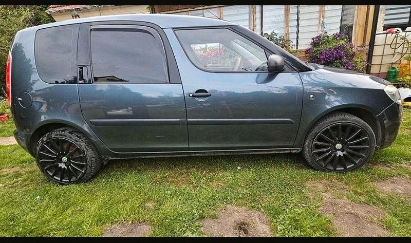 Grau Gebraucht 2009 Skoda Roomster Kombi | 2.000 € (Fairer Preis) - Bild 1/4