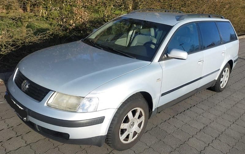 Gebraucht VW Passat 115 PS (84 kW) 2000 Silber Limousine