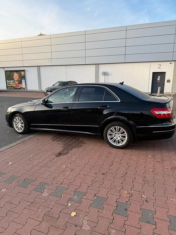 Gebraucht Mercedes E220 170 PS (125 kW) 2010 Schwarz Limousine