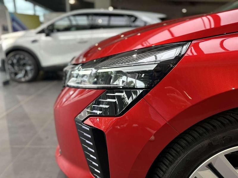 Gebraucht Renault Clio V Evolution 67 PS (49 kW) 2025 Dezirrot metallic Limousine