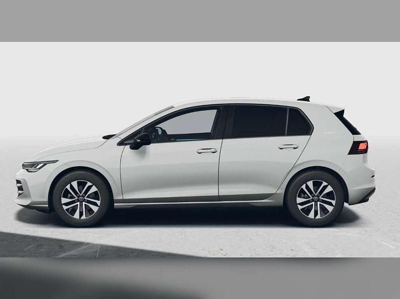 Neu VW Golf VIII 116 PS (85 kW) 2025 Pure white uni Limousine