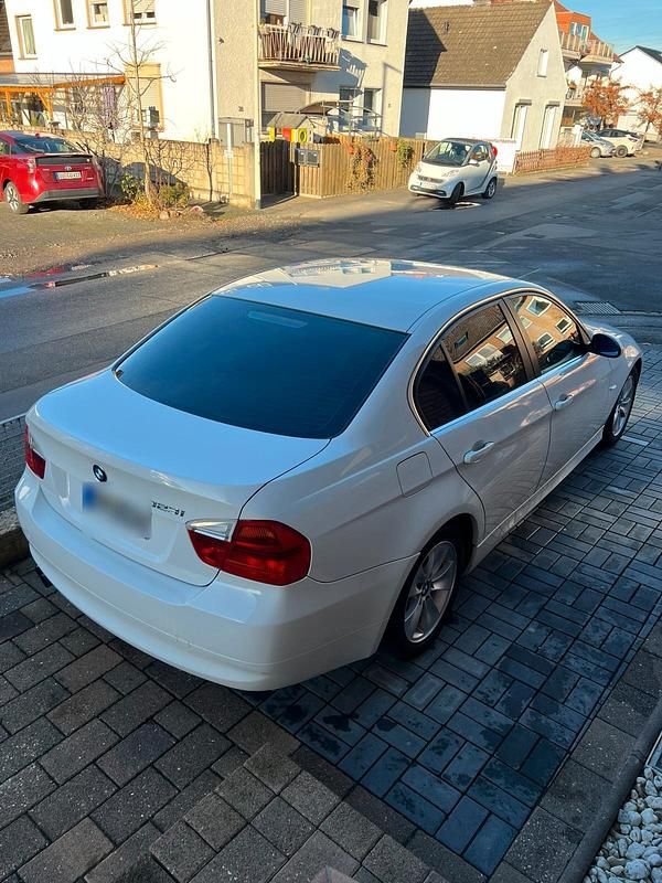 Gebraucht BMW 323 177 PS (130 kW) 2005 Weiß Limousine