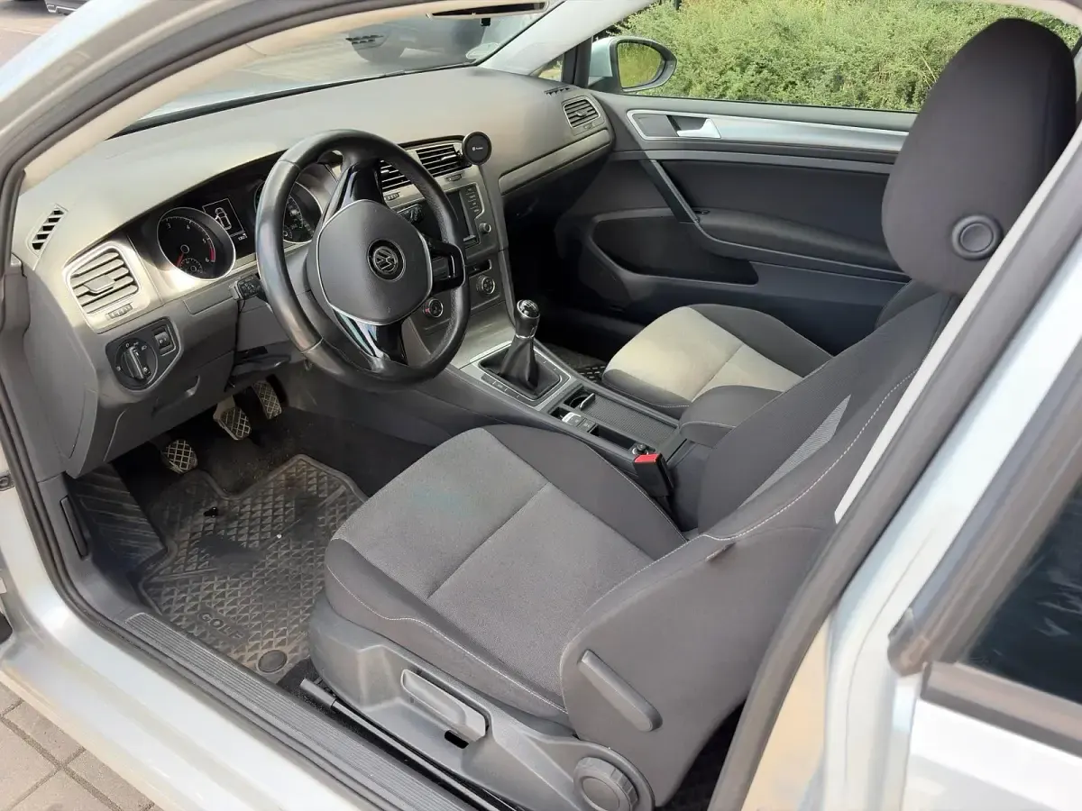 Gebraucht VW Golf VII 110 PS (80 kW) 2015 Silber Kleinwagen