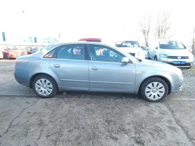 Używany Audi A4 Comfort 131 KM (96 kW) 2006 Szary Sedan/Limuzyna