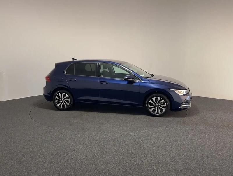 Gebraucht VW Golf VIII Active 150 PS (110 kW) 2023 Blau Limousine