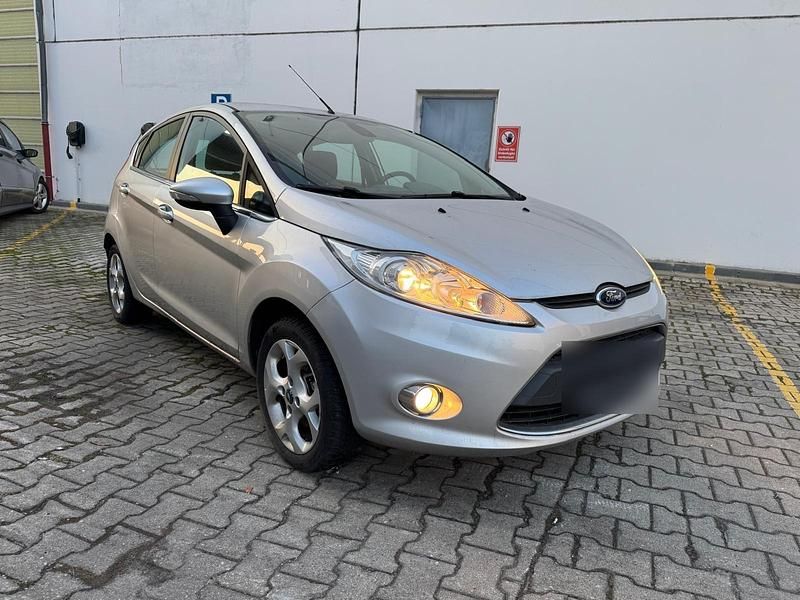 Gebraucht Ford Fiesta 81 PS (59 kW) 2011 Silber Kleinwagen