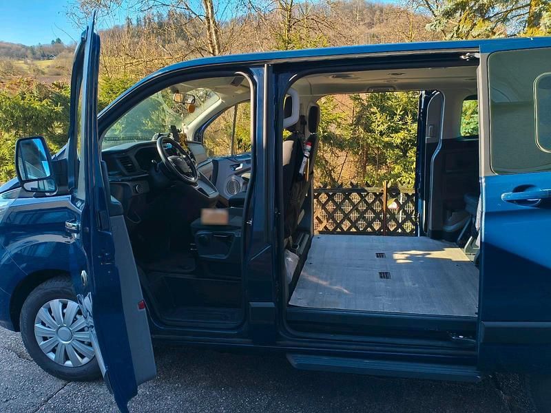 Gebraucht Ford Tourneo 131 PS (96 kW) 2021 Blau Van / Kleinbus